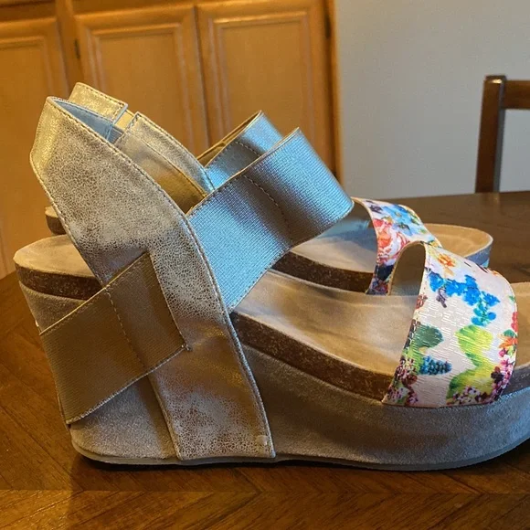 New In Box Beautiful Nature Breeze Heels Size 10 - Picture 2 of 9